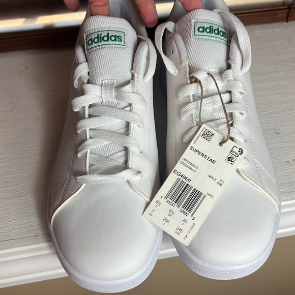 NWT - adidas Originals Men's Superstar Discontinued Sneaker - Size 7 US - Picture 2 of 6